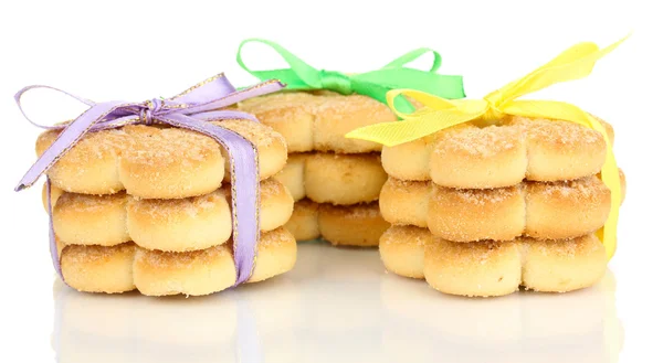 Biscuits sucrés attachés avec des rubans colorés isolés sur blanc — Photo