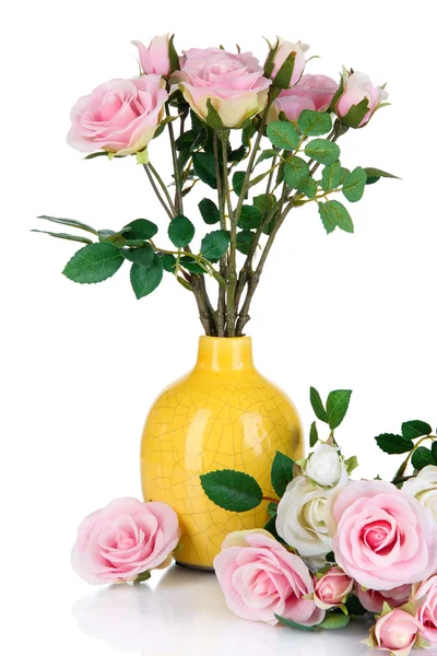 Красивые розовые и белые розы в вазах изолированы на белом — стоковое фото