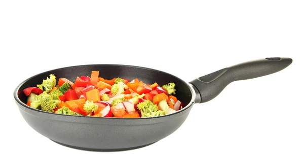 Plantaardige ragout in pan, geïsoleerd op wit — Stockfoto