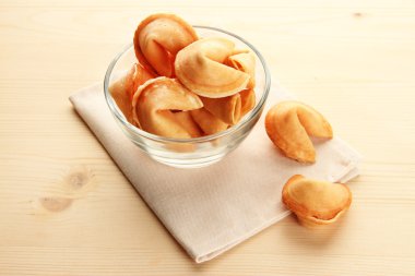 fal kurabiyesi kapta, ahşap tablo