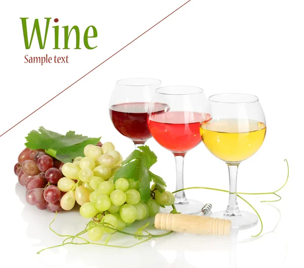 Glasses of wine and ripe grapes isolated on white — Stock Photo, Image