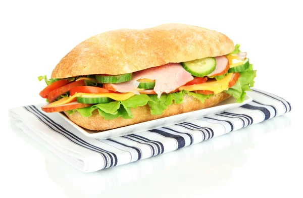 Świeże i smaczne kanapki z szynką i warzywami na białym tle — Zdjęcie stockowe