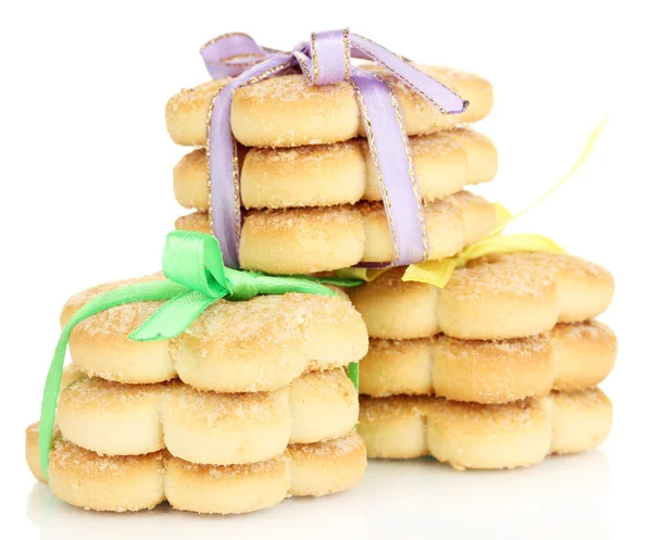 Biscoitos doces amarrados com fitas coloridas isoladas em branco — Fotografia de Stock