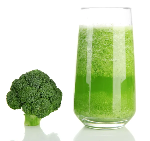 Bicchiere di succo di broccolo, isolato su bianco — Foto Stock