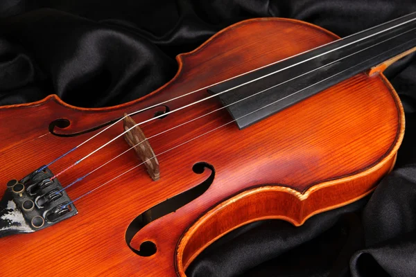 Violino classico su sfondo tessuto — Foto Stock