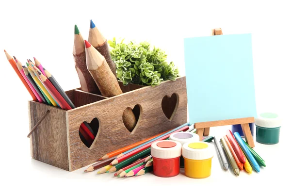 Diferentes lápices en caja de madera, pinturas y caballete, aislados en blanco — Foto de Stock