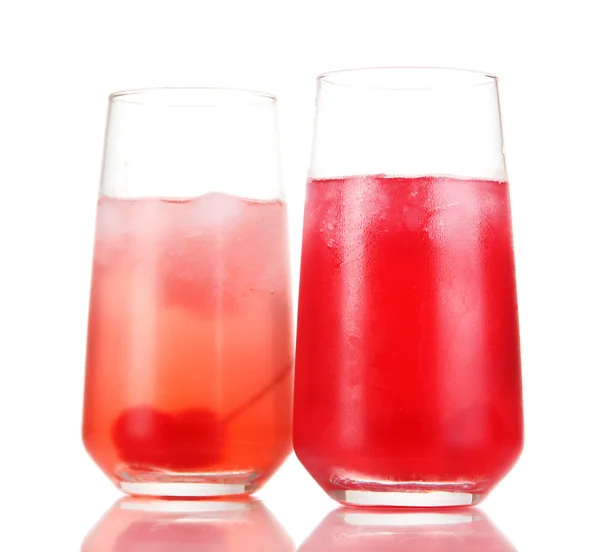 Twee cherry cocktails met ijs geïsoleerd op wit — Stockfoto