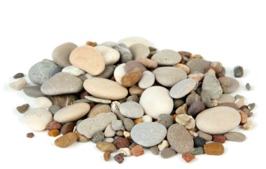 Deniz taşları üzerinde beyaz izole