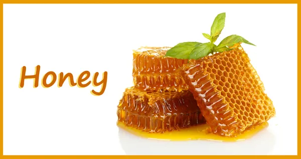 Doces favos de mel com hortelã isolada em branco — Fotografia de Stock