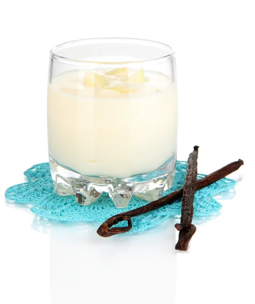 Delicioso yogur en vaso con vainilla aislada en blanco — Foto de Stock