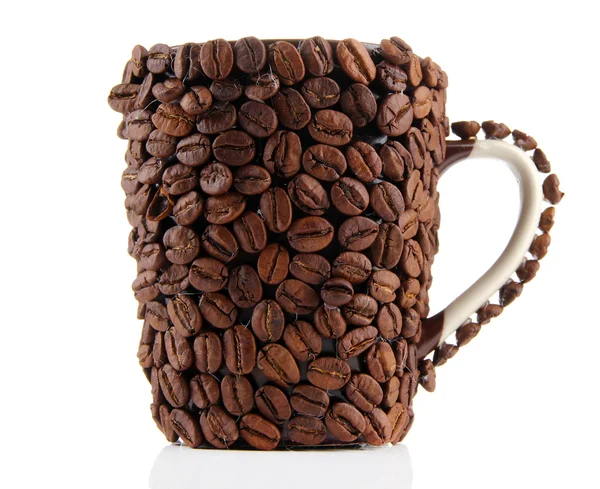 Xícara de grãos de café isolado em branco — Fotografia de Stock
