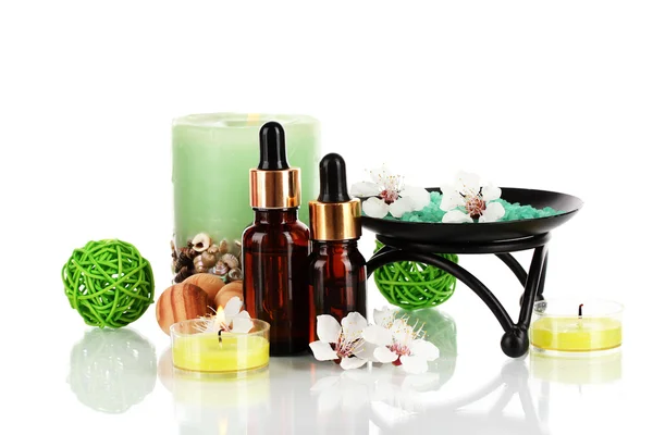 Composición del spa con aceites aromáticos aislados en blanco — Foto de Stock