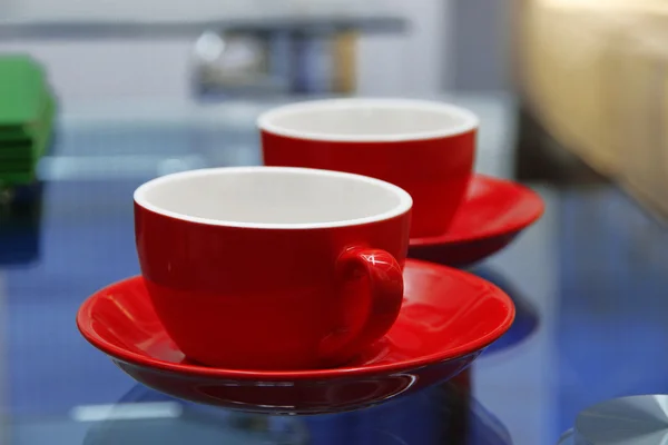 Zwei Tassen Kaffee auf dem Bürotisch — Stockfoto