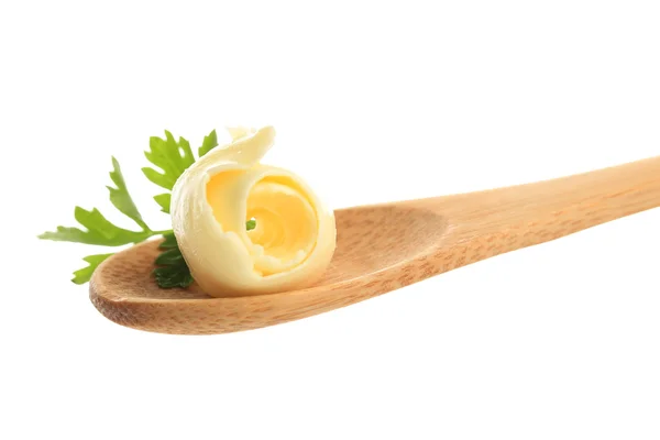 Rizo de mantequilla en cuchara de madera, aislado en blanco — Foto de Stock