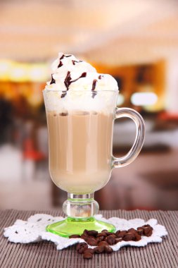 kahve cam tabloda parlak zemin üzerine katmanlı