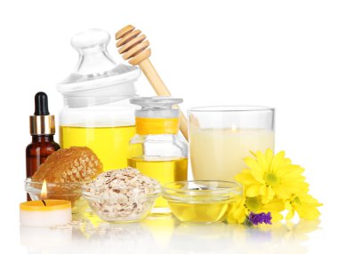 yağlar ve üzerinde beyaz izole bal kokulu bal spa