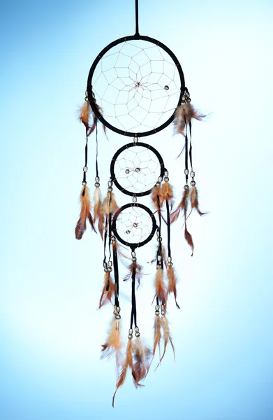 Vackra dream catcher på blå bakgrund — Stockfoto