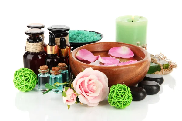 Composición del spa con aceites aromáticos aislados en blanco — Foto de Stock