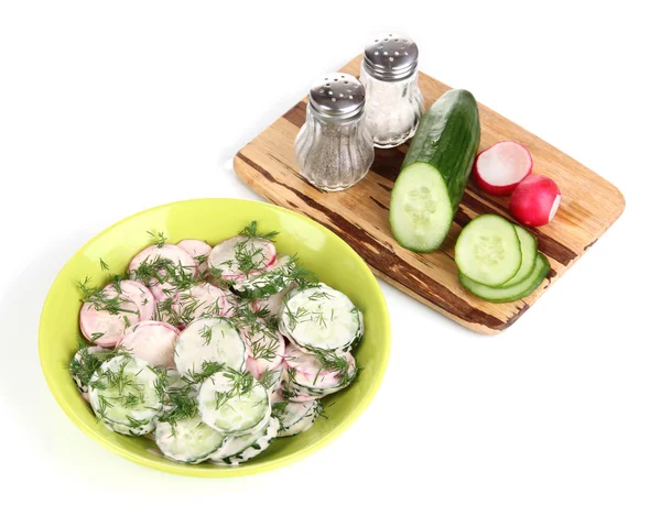 Ensalada de vitamina vegetal en plato aislado sobre blanco — Foto de Stock