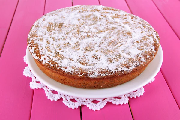 테이블 클로즈업에 맛 있는 양 귀 비 씨 케이크 — 스톡 사진