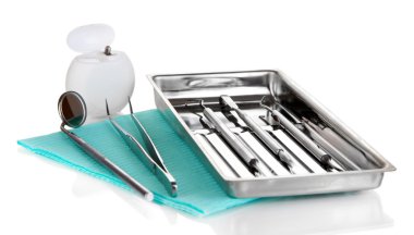 diş hekimi araçları üzerinde beyaz izole