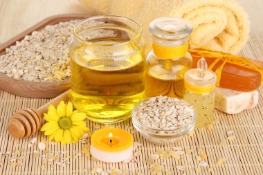 yağlar ve ahşap masa yakın çekim bal kokulu bal spa