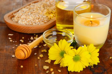 yağlar ve ahşap masa yakın çekim bal kokulu bal spa