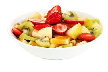 yararlı meyve salatası, taze meyve ve çilek beyaz izole kase