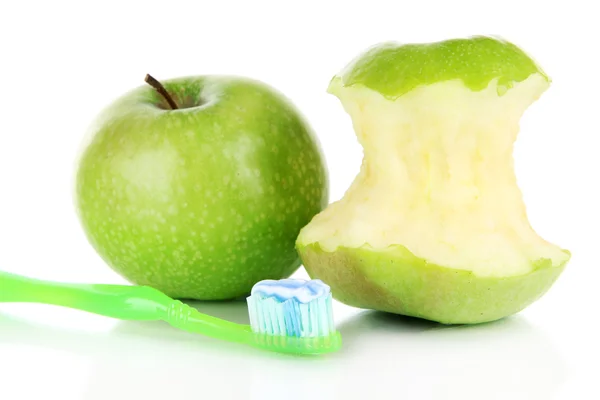 Pommes avec une brosse à dents isolée sur blanc — Photo