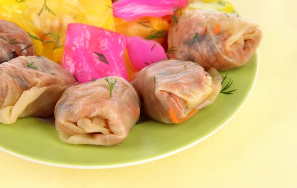 Stuffed cabbage rolls on beige background close-up — Stock Photo, Image