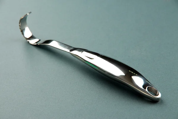 Μαχαίρι το βούτυρο σε γκρι φόντο — Φωτογραφία Αρχείου