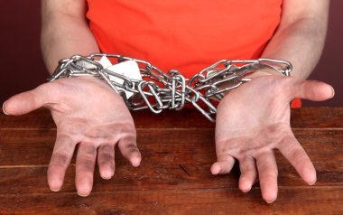 tutuklu olarak kelepçe yakın çekim