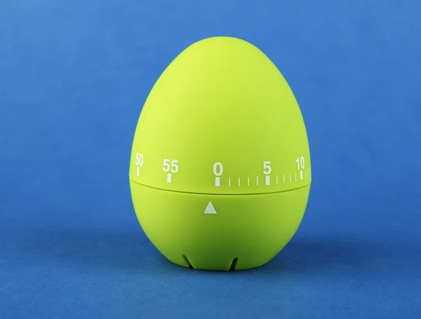 Timer uovo verde, su sfondo colore — Foto Stock