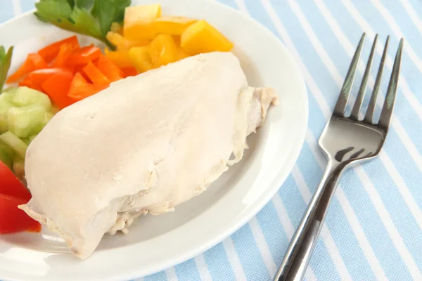 Boiled chicken breast on plate with vegetables close up — Stock Photo, Image