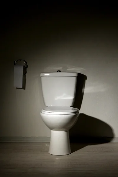 Bol de toilette dans une salle de bain — Photo