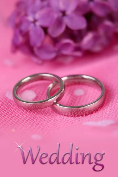 Beautiful wedding rings on pink background — Stock Photo, Image