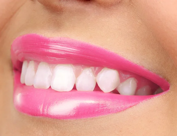 아름 다운 글 래 머 핑크 광택 입술의 메이크업 — 스톡 사진