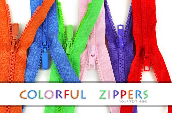 Zíperes multicoloridos isolados em branco — Fotografia de Stock