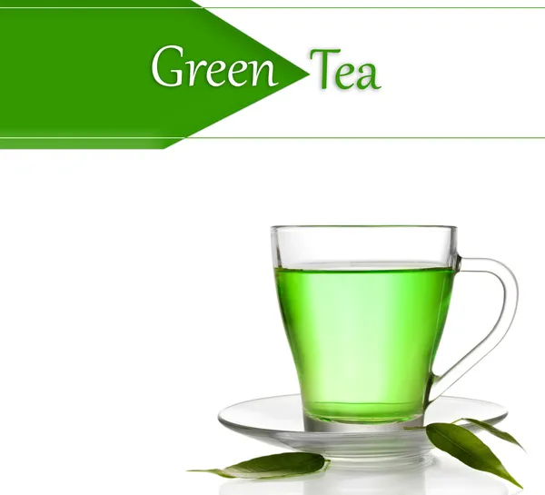 Tasse transparente de thé vert, isolée sur blanc — Photo