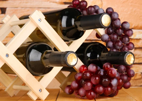 Palack bor forgalomba állni a kőfal hátteret — Stock Fotó
