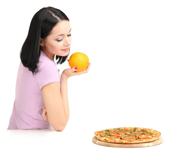 Güzel kız pizza veya diyet beyaz izole seçer — Stok fotoğraf