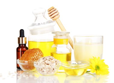 yağlar ve üzerinde beyaz izole bal kokulu bal spa