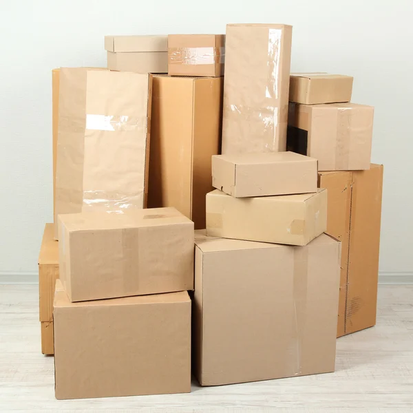 Different cardboard boxes in room — Stock Photo, Image