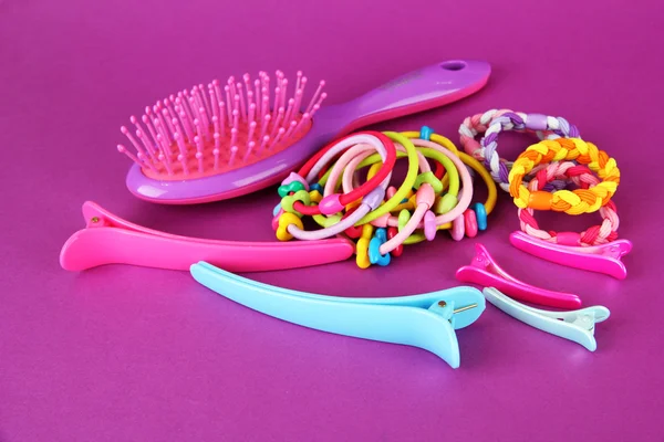 Scrunchies, hairbrush and hair - clip on a pink background — Stock Photo, Image