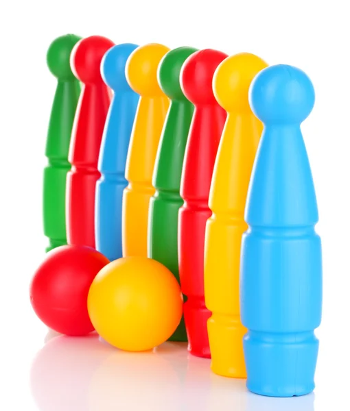 Plastique coloré quilles de jouet bowling isolé sur blanc — Photo