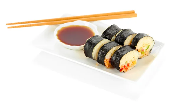 Smakelijke maki sushi - roll geïsoleerd op wit — Stockfoto