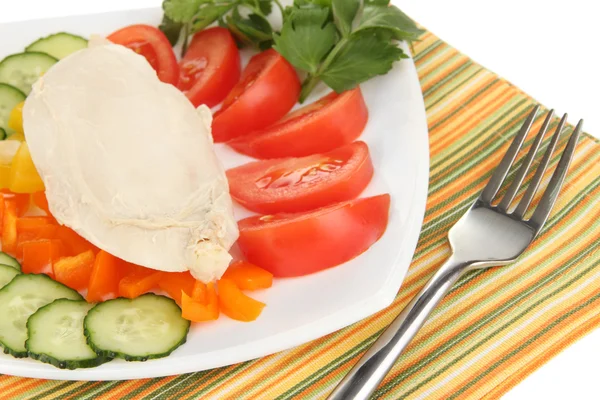 Pechuga de pollo hervida en el plato con verduras de cerca — Foto de Stock