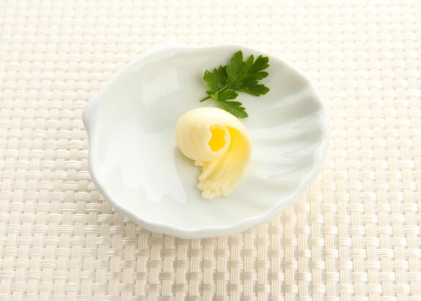 Rizos de mantequilla en el plato, de cerca —  Fotos de Stock