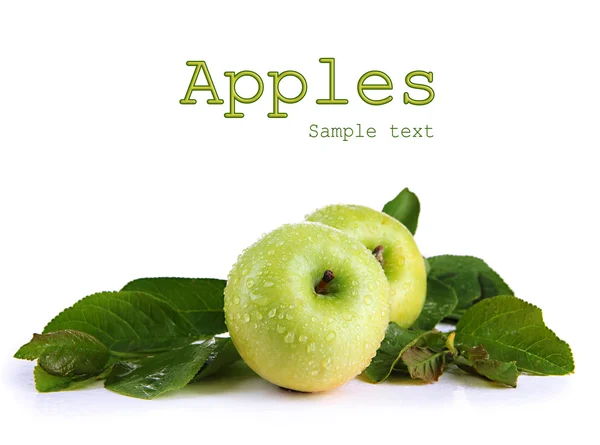 Juicy green apples with leaves, isolated on white — Stock Photo, Image