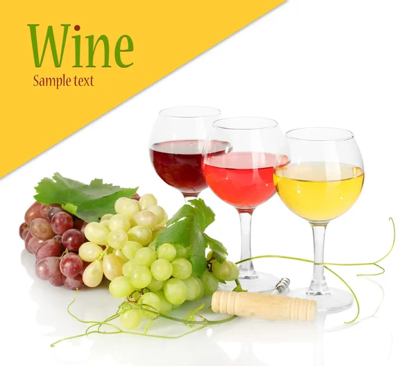 Glasses of wine and ripe grapes isolated on white — Stock Photo, Image